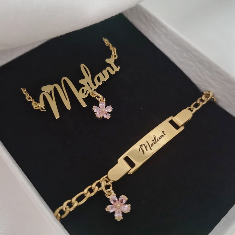Engraved Name Necklace - LeeChee Flower zircone piccolo ciondolo nome